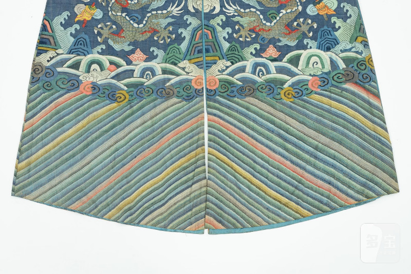 An imperial kesi Jifu with five clawed dragons on a blue ground, - 图11